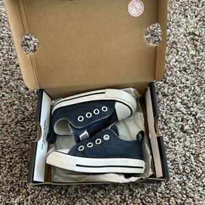 Worn once!! Converse toddler/Infant Shoes 4C  Navy